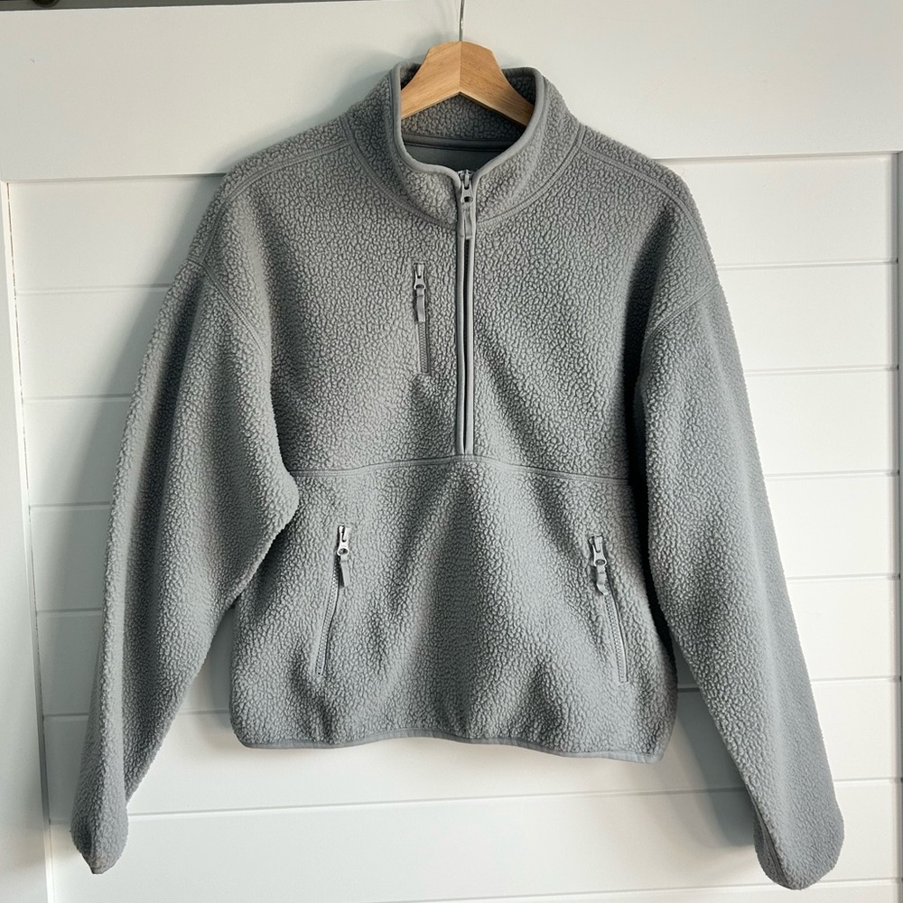 BP Soft Gray Fleece Pullover Size M